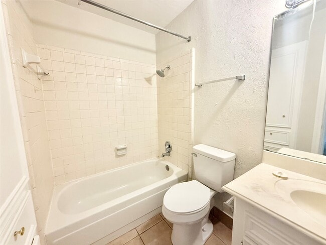 Building Photo - 8915 Emnora Ln