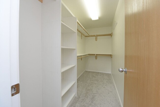 Building Photo - 264 Dailey Ave