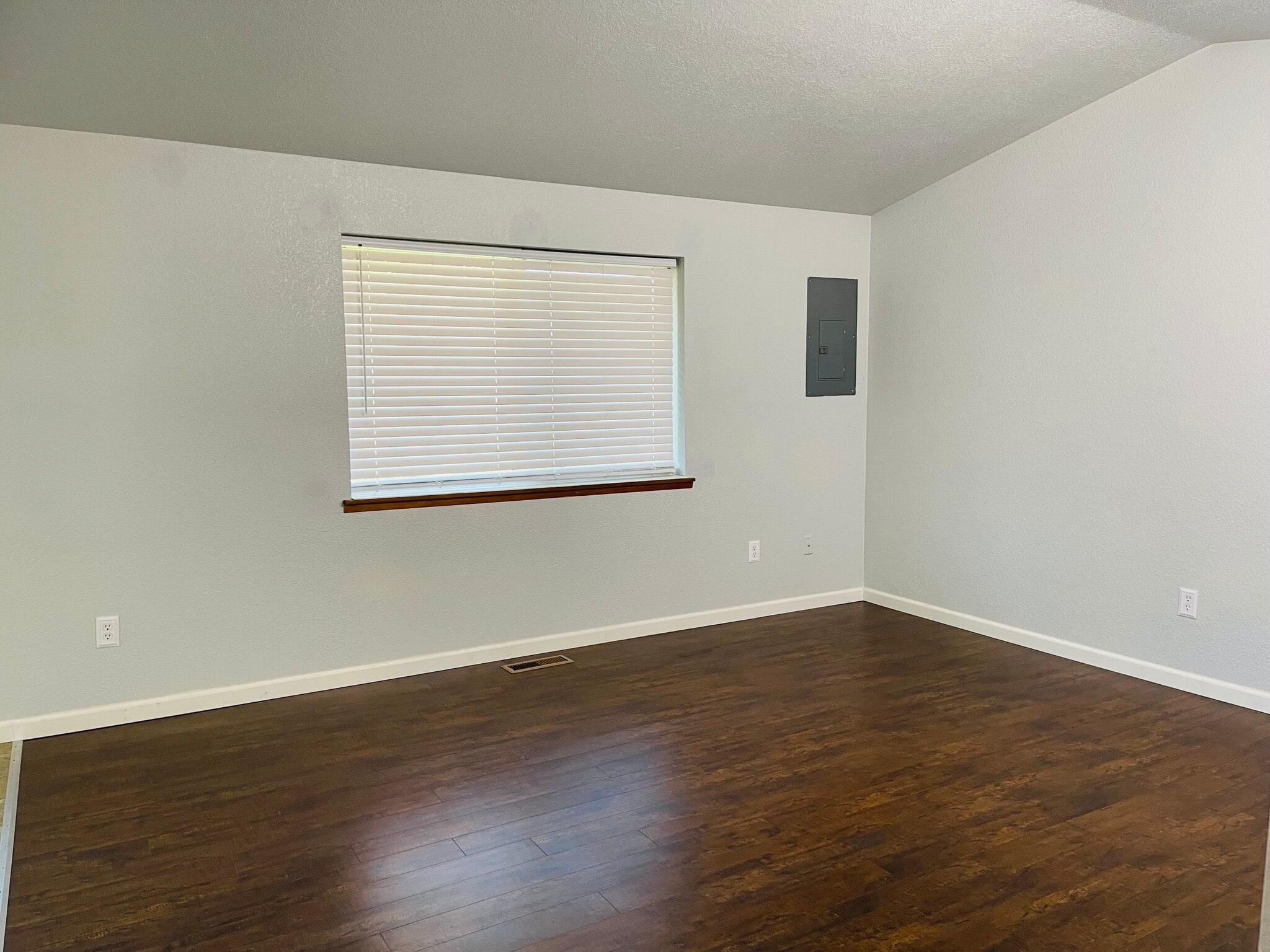 Living room - 906 N 34th Ave