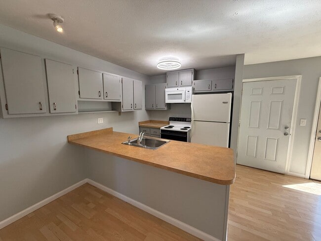 Building Photo - Sprague 472-474