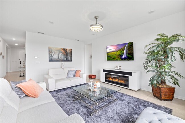 Building Photo - 12195 Stirrup Dr