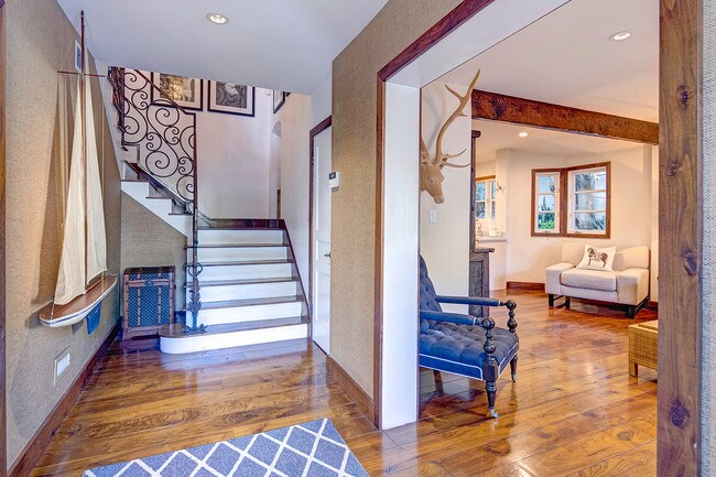 Building Photo - 1531 Marmont Ave