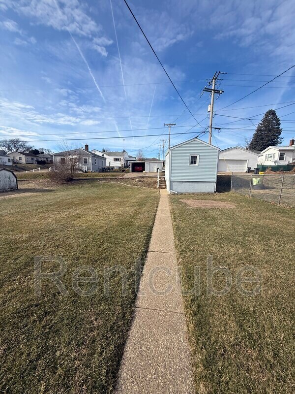 Building Photo - 3025 Windsor Ave