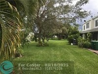Building Photo - 8012 Sanibel Dr
