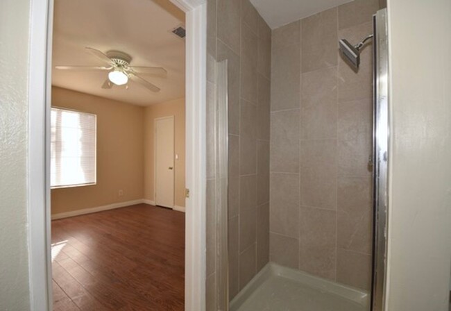 Building Photo - Cozy 2 Bed 2 Bath Condo at Canyon Gate