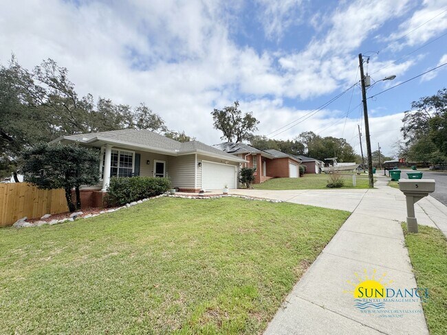 Building Photo - Spacious & Updated 3 Bedroom Home in Niceville-Near Eglin AFB!