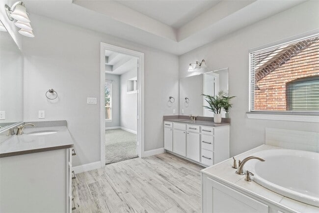 Building Photo - 138 Spanish Bluebell Dr