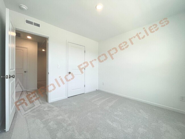 Building Photo - Brand New 3 Story 4 bedroom, 3.5 bathroom ...