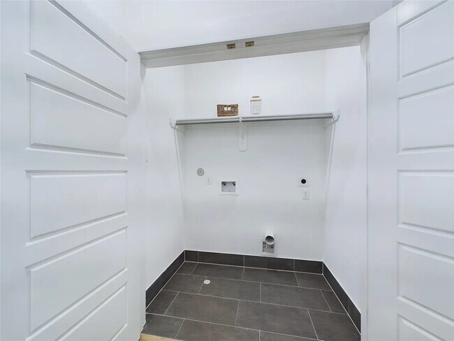 Building Photo - 778 W Tidwell Rd