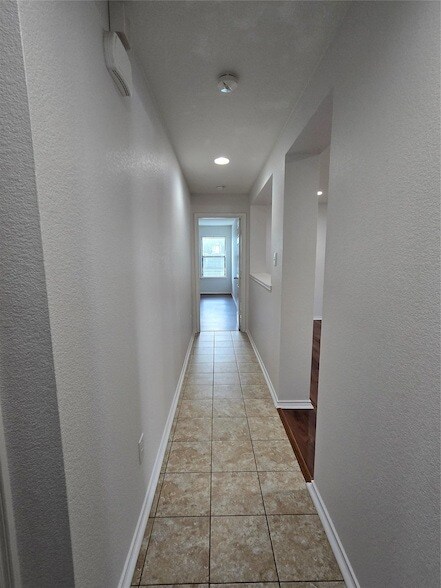 Building Photo - 1124 Hyde Park Dr