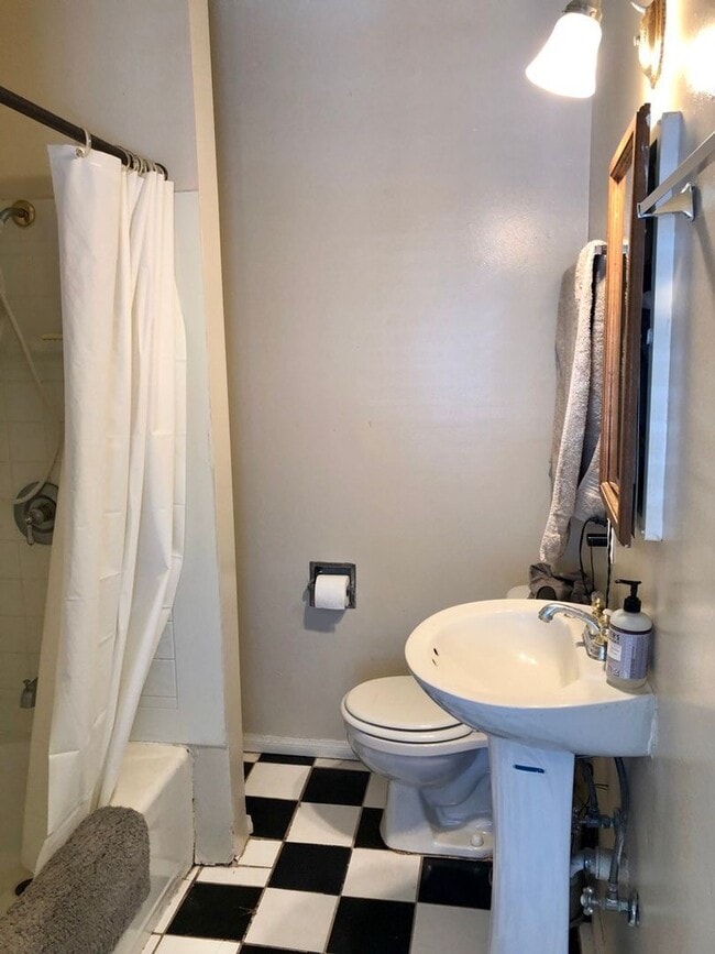 Building Photo - Craftman Style Home in North Park! Blacks ...