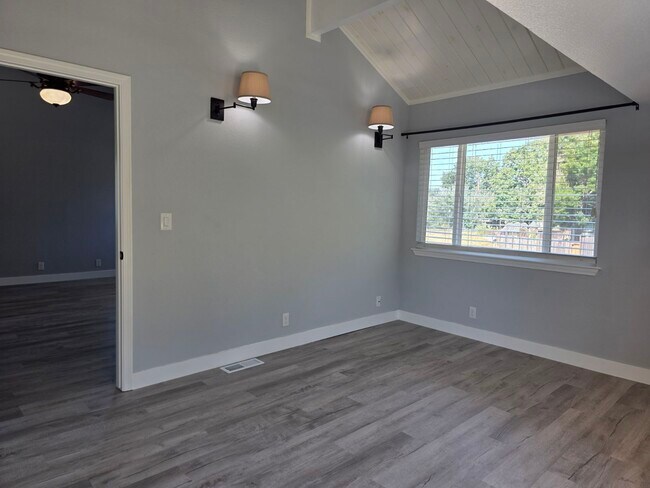Building Photo - 780 W Cotati Ave
