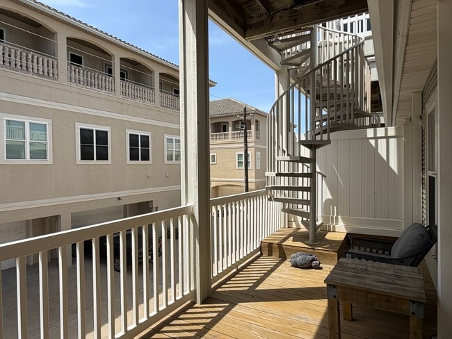 Building Photo - 14901 Windward Dr