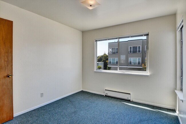 Building Photo - 90 Terra Vista Ave