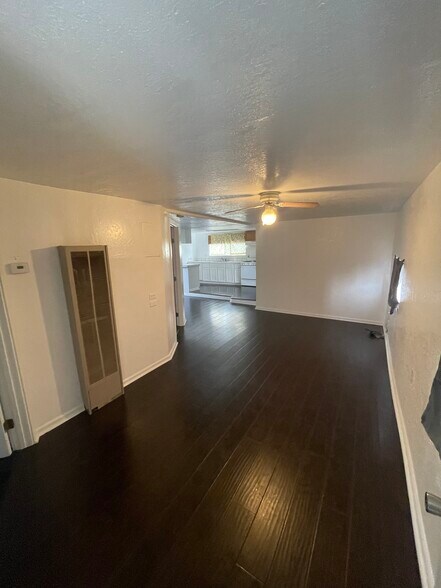 Building Photo - 523 Mitchell Ave