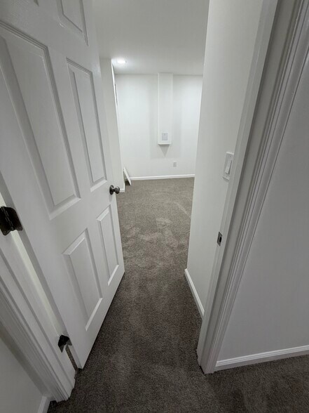 Room1 - 8582 Main Ave