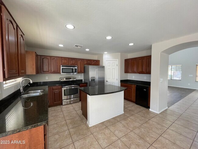 Building Photo - 3517 E Crescent Way