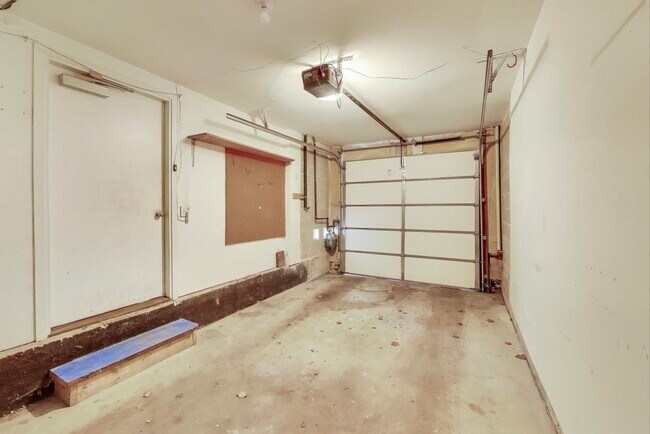 Building Photo - 2743 N Wayne Ave