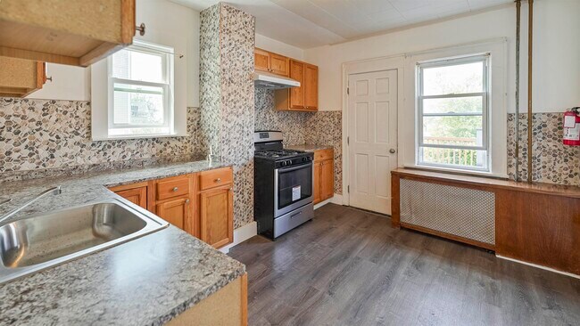 Building Photo - 1120 73rd St