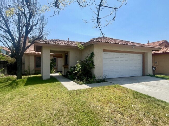 Primary Photo - Upgraded 3 bedroom home!