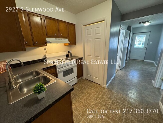 Building Photo - Convenient 3 Bed, 1 Bath Home with Large R...