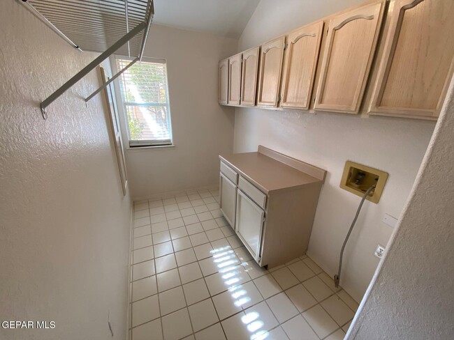 Building Photo - 715 Espada Dr