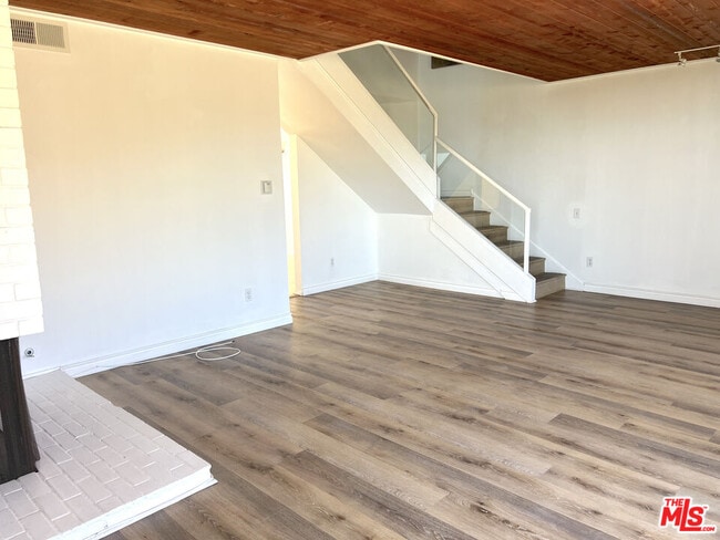 Building Photo - 6232 Tapia Dr