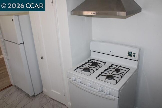 Building Photo - 400 33rd St