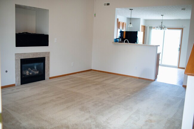 Building Photo - 5502 Poolbeg St