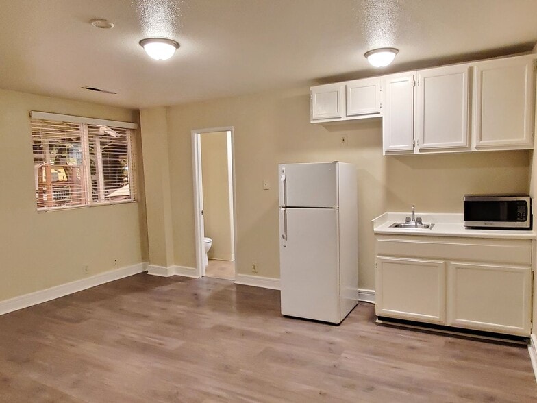 Building Photo - 694 S Second St