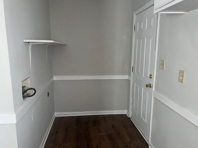 Building Photo - 3 Bedroom Home in Hillsdale