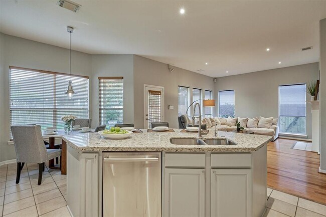 Building Photo - 131 Zephyr Bend Pl