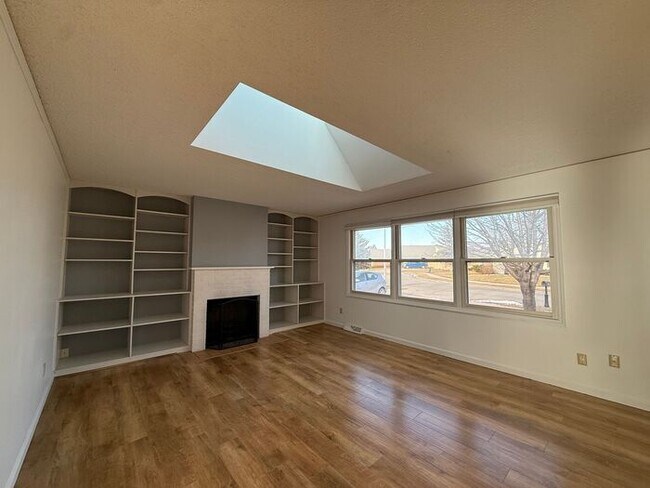 Building Photo - $2,500 | 3 Bedroom, 3 Bathroom House | No Pets | Available for Immediate Move In!