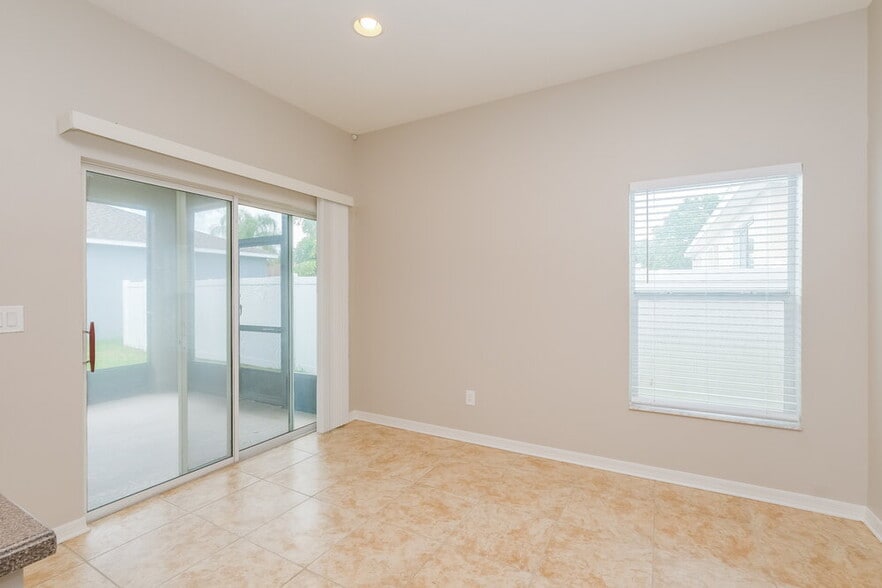 Building Photo - 904 Parker Den Dr