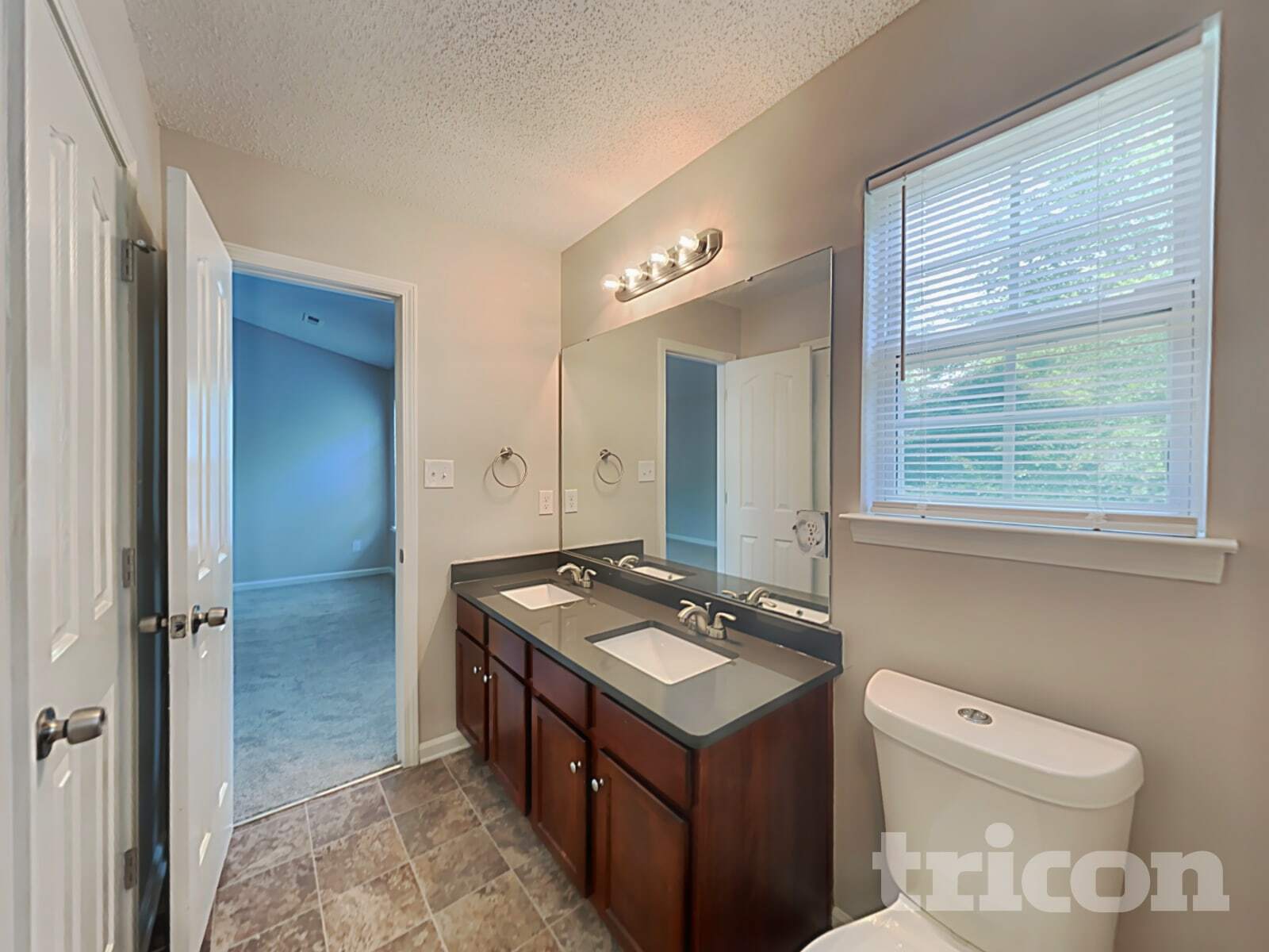 Building Photo - 11401 Northwoods Forest Dr