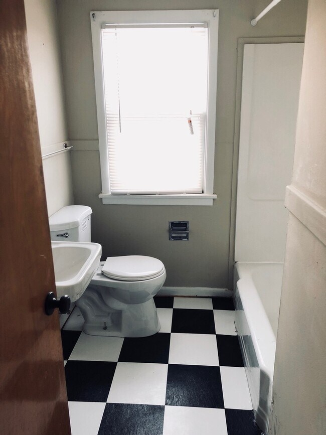 Building Photo - 103-105 Hampden Rd