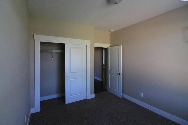Building Photo - 4 Bed/2 Bath Home in Kennewick