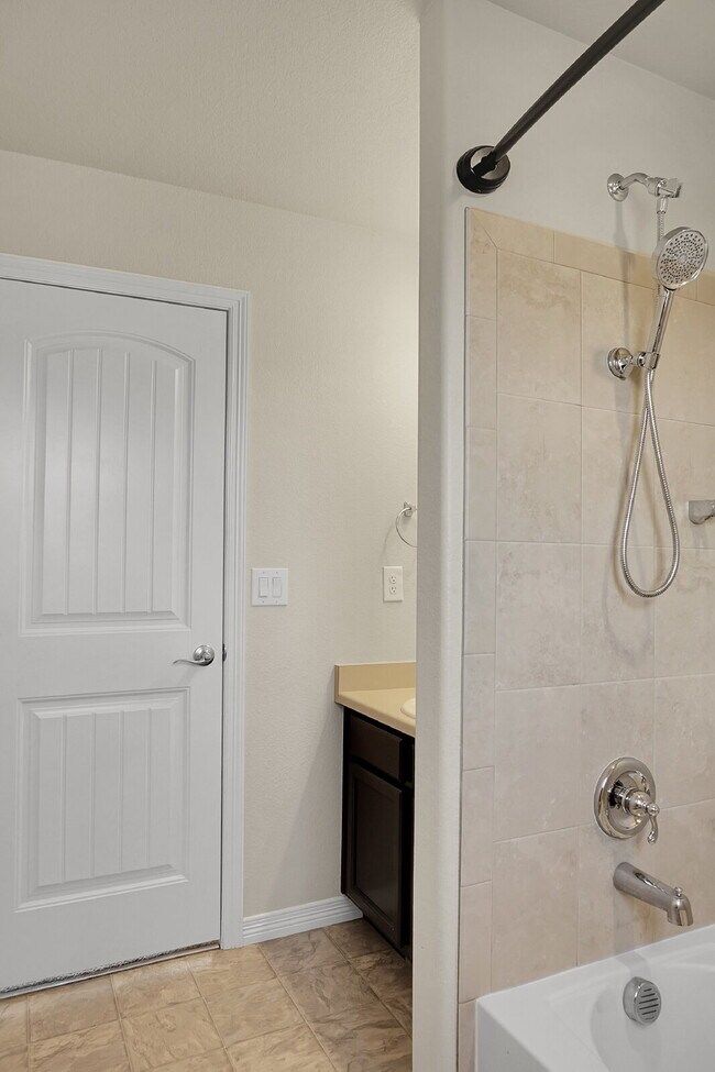 Building Photo - $1,995 - 3 Bed, 2.5 Bath Home in Colorado ...