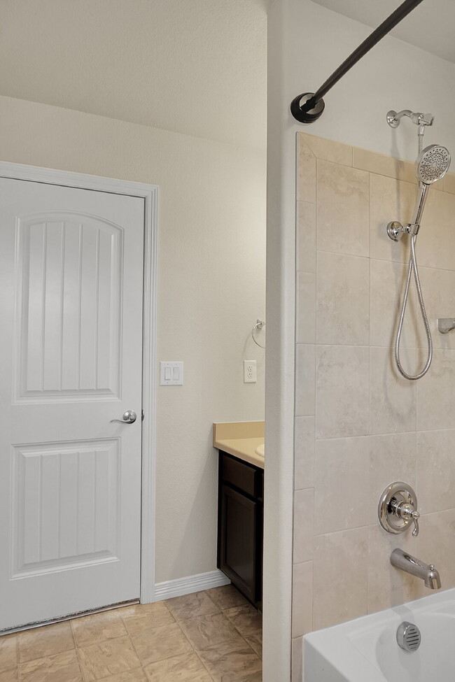 Building Photo - $2,095 - 3 Bed, 2.5 Bath Home in Colorado ...