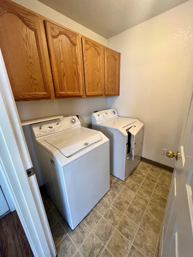 Building Photo - 1290 Clearsprings Dr