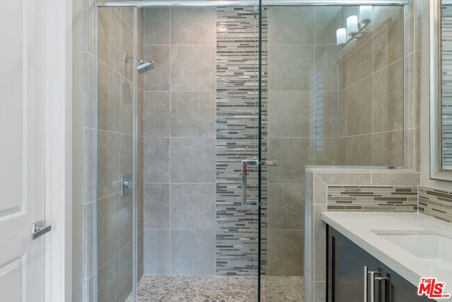 Building Photo - 12860 S Seaglass Cir