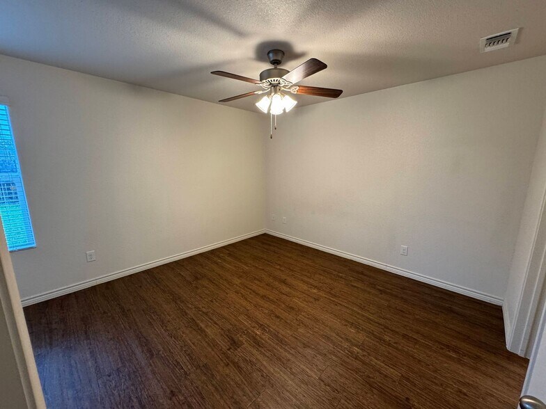 Building Photo - 1537 Justin Lp