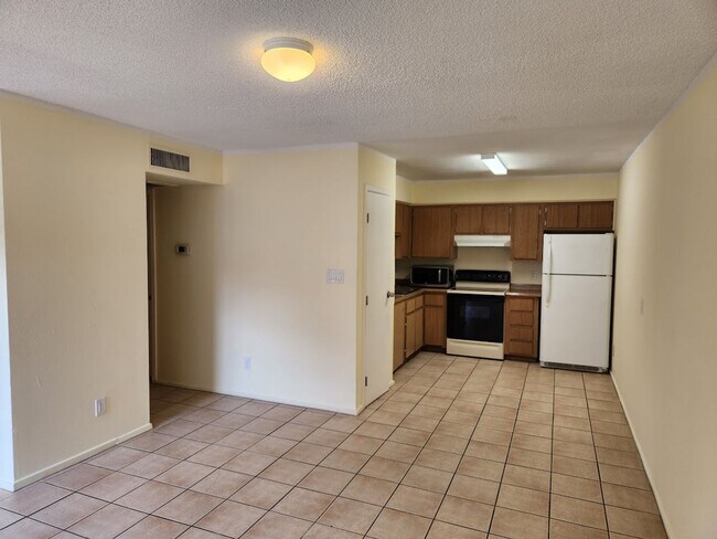 Building Photo - 2725 E Tierra Buena Ln