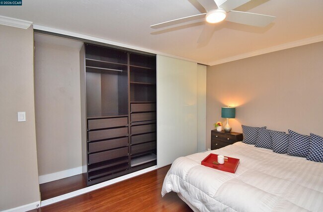 Building Photo - 2067 Ascot Dr