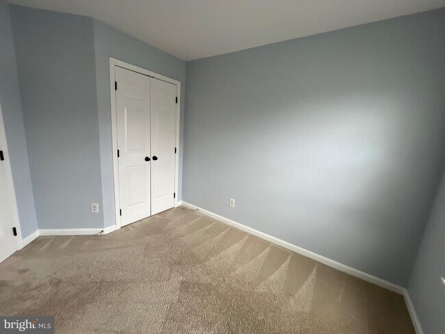 Building Photo - 2212 Historic Dr