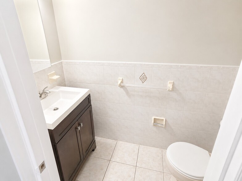 Building Photo - 132 Fabyan Pl