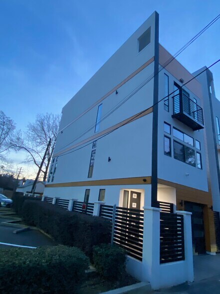 Building Photo - 2012 Uptown Aly