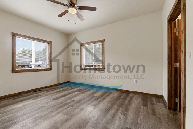 Building Photo - 130 Countryside Ln