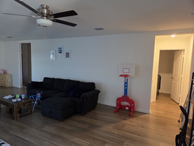 Living Room / Laundry - 12120 Parish Dr