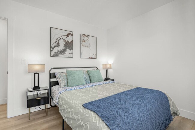 Building Photo - 3309 NE 42nd Pl